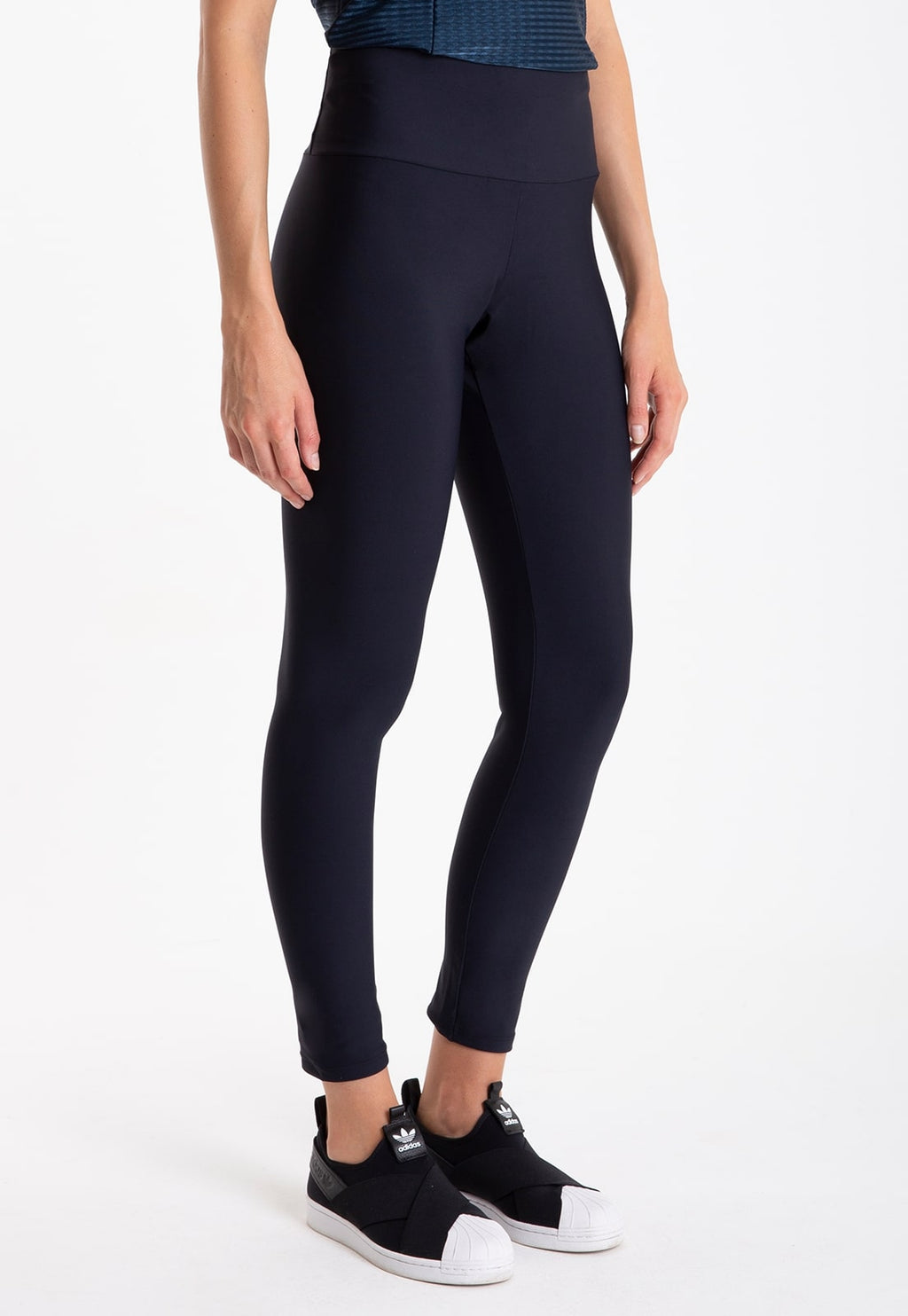Modele Black Plain High-Waisted Legging