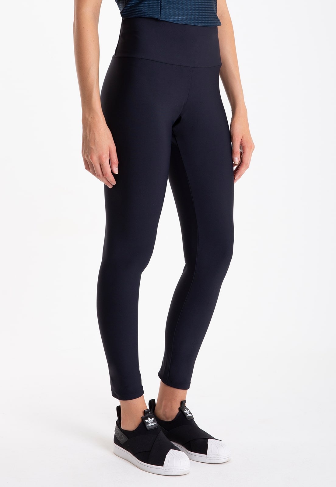 Modele Black Plain High-Waisted Legging