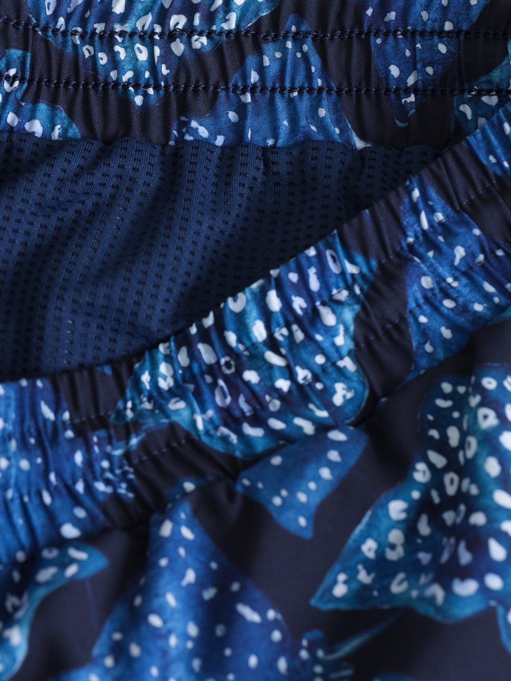 Gil Stingrays-Print Swim Shorts