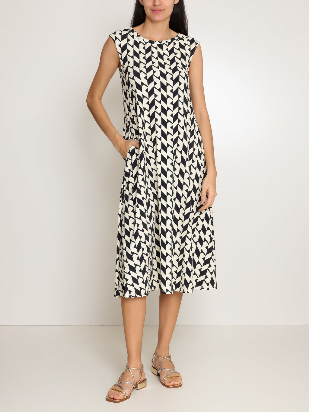 Tiê Geometric-Print A-Line Silhouette Side-Seam Pockets Midi Dress Zaya